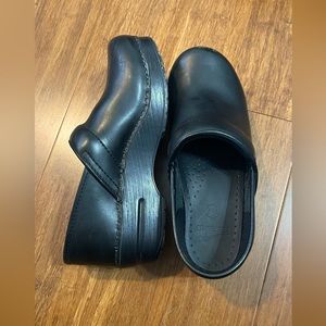 Dansko Professional Black Leather Clogs - Size EU 38 (US 7.5-8)